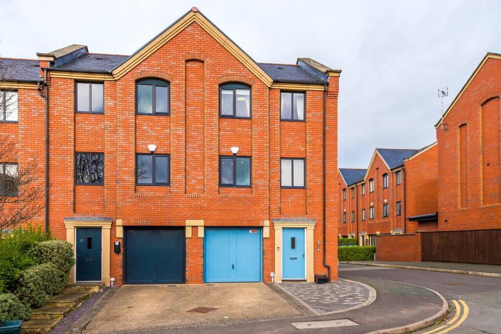 Stylish Townhouse Chester City Centre With Parking Exteriör bild