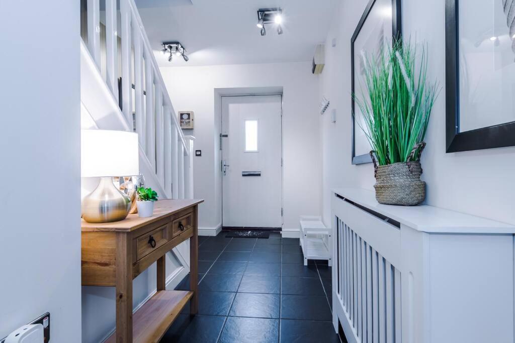 Stylish Townhouse Chester City Centre With Parking Exteriör bild