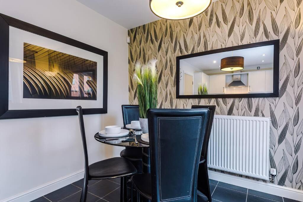 Stylish Townhouse Chester City Centre With Parking Exteriör bild