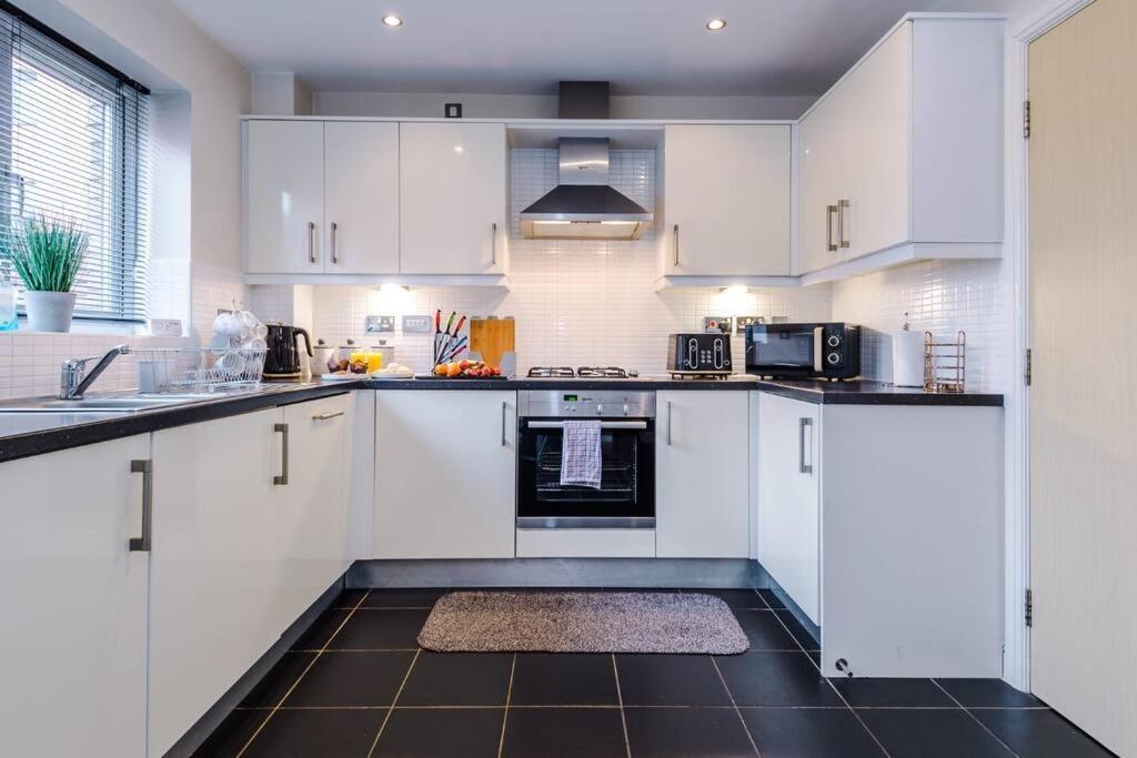 Stylish Townhouse Chester City Centre With Parking Exteriör bild