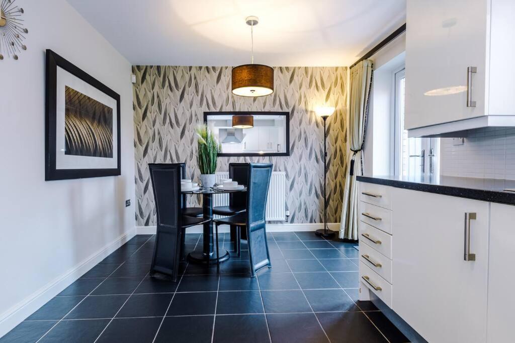 Stylish Townhouse Chester City Centre With Parking Exteriör bild